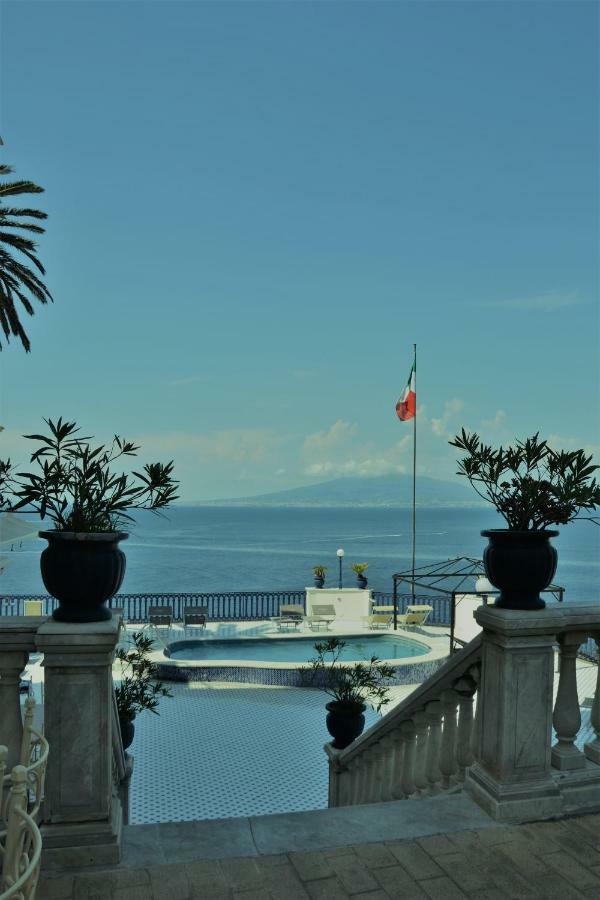 Villa La Terrazza Suites Sorrento Exterior photo